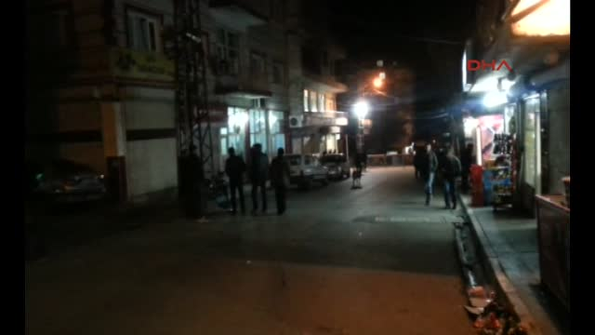 Mardin Derik\'te Polis Aracının Geçişi Sırasında Patlama: 3 Polis Yaralı