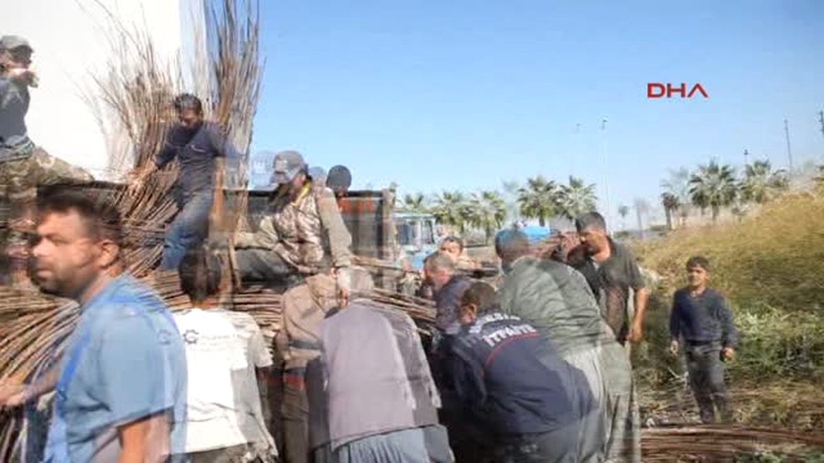 Mersin Demirlerin Altında Ayağı Sıkışan Işçi Kurtarıldı