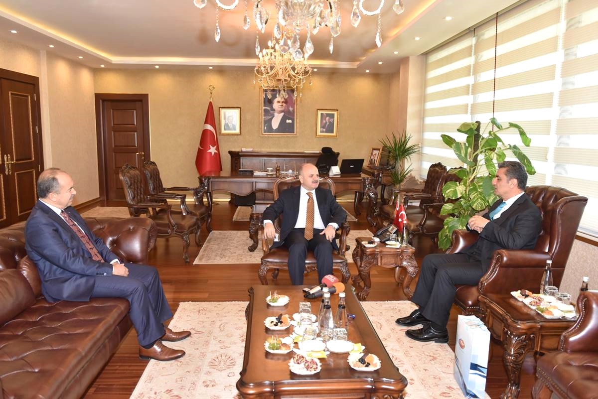 Mersin Valisi Çakacak\'a Ziyaretler