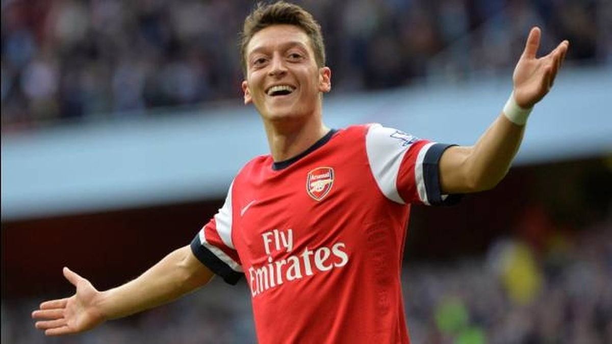 Mesut Özil, Bergkamp Gibi Efsane Olabilir"