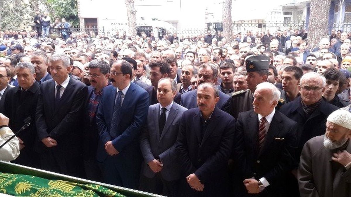 Milletvekili Kırcalı\'nın Babasının Cenazesi Toprağa Verildi