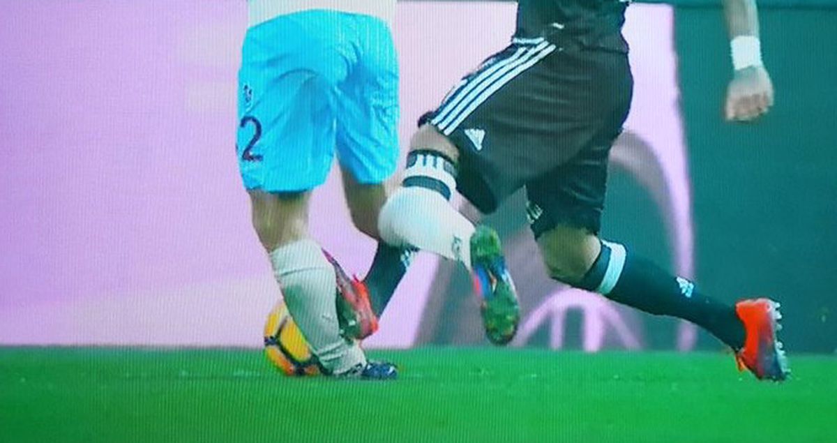 Quaresma'nın Sakatladığı Yusuf Erdoğan, Sahadan Sedyeyle Çıktı