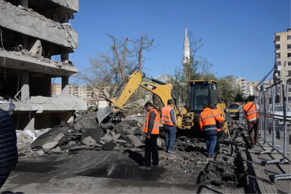 Diyarbakır Saldırısında Şehit Sayısı 11\'e Yükseldi, Yeni Detaylar Ortaya Çıktı