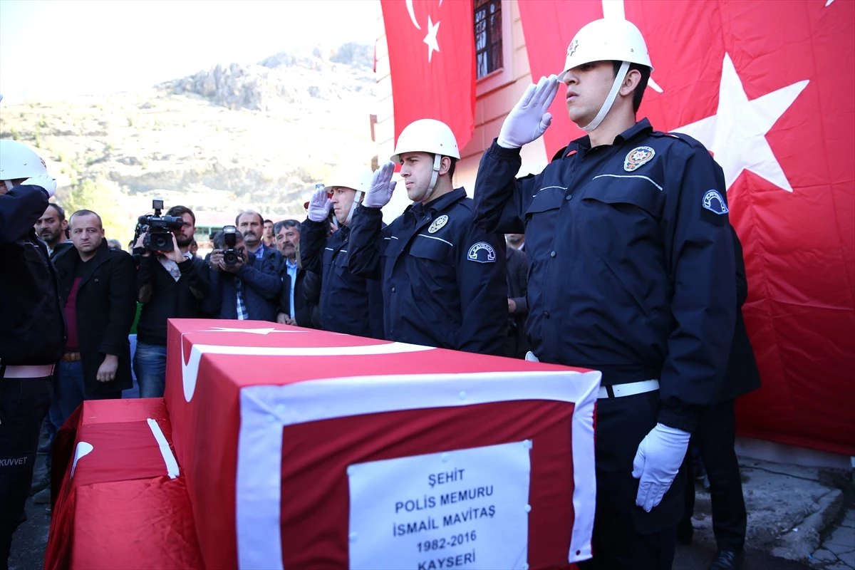 Şehit Polis, Kayseri\'de Gözyaşlarıyla Toprağa Verildi
