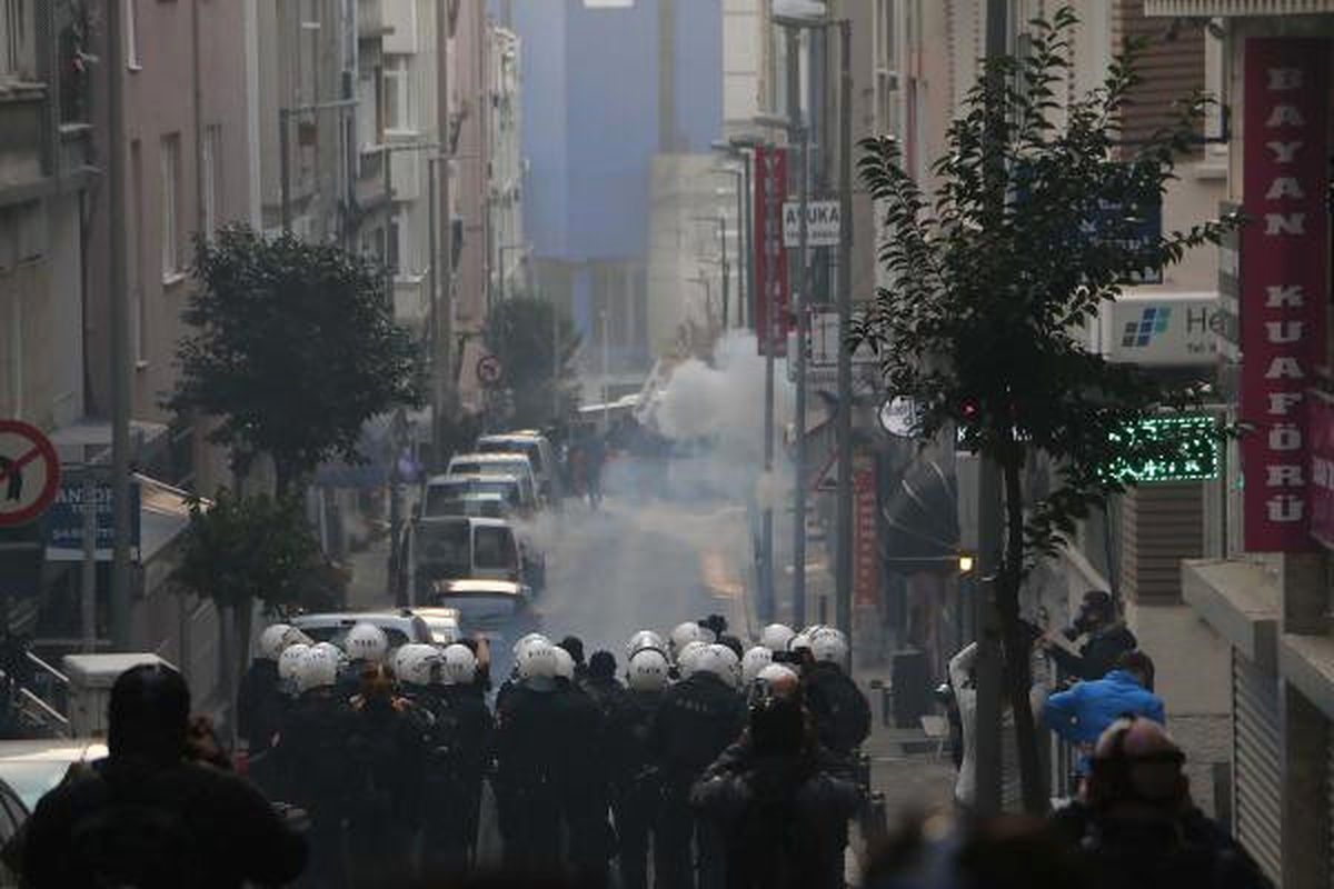 HDP'lilerin Tutuklanmasını Protesto Eden Gruplara Polis Müdahale Etti