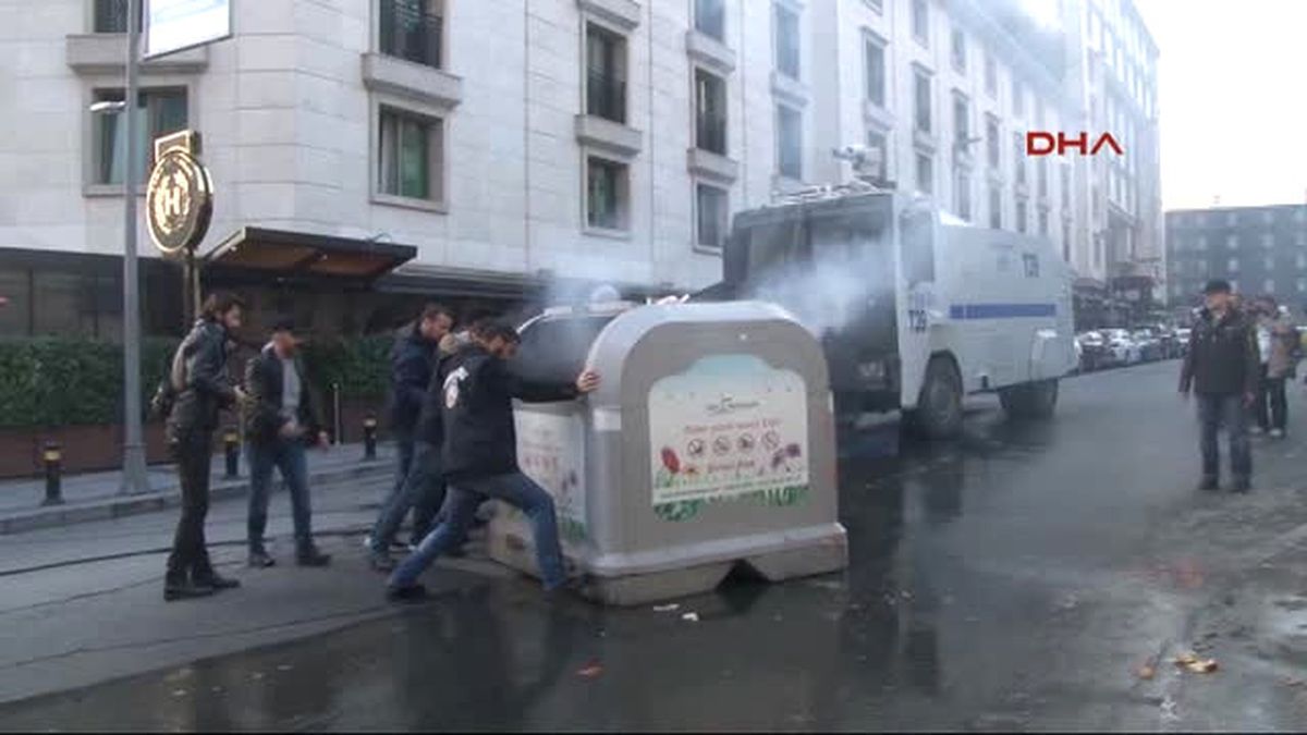 Şişli\'de Hdp\'lilerin Tutuklanmasını Protesto Edenlere Polis Müdahalesi