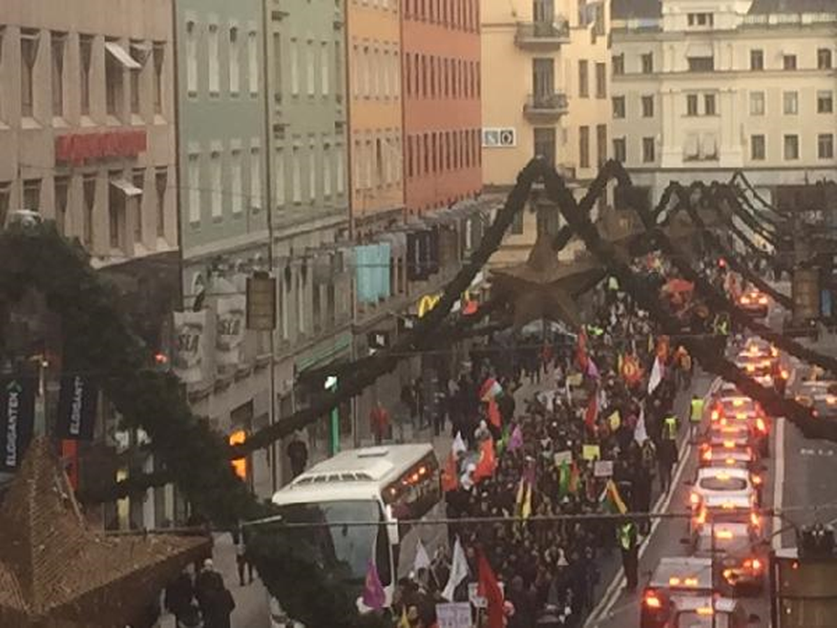 Stockholm\'de Hdp Vekilleri İçin Protesto