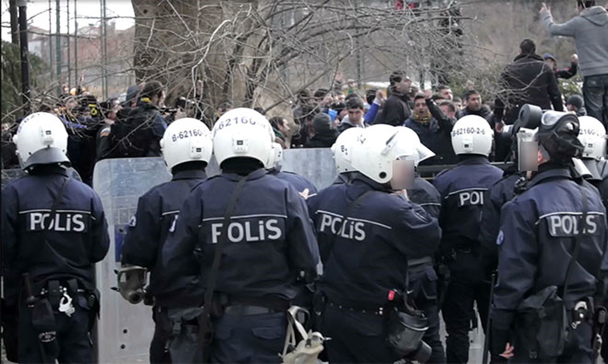 Toplantı ve Gösteri Yürüyüşleri İçin İzin Şartı