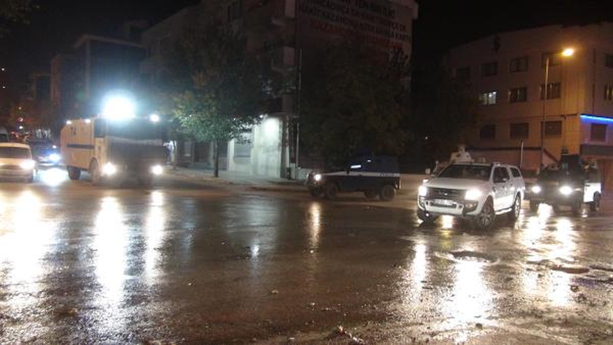 Tunceli\'de İzisiniz Gösteriye Polis Müdahalesi