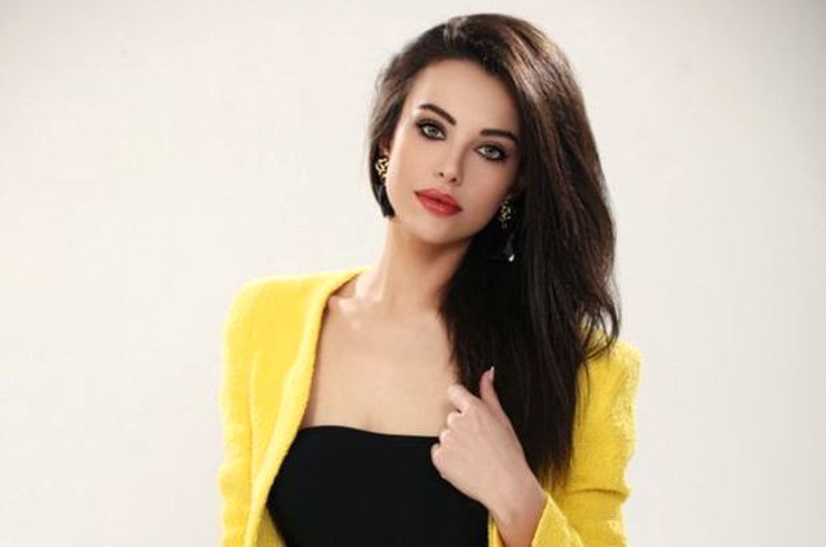 Tuvana Türkay, Alper Potuk'un Formasıyla Manchester Maçını İzledi