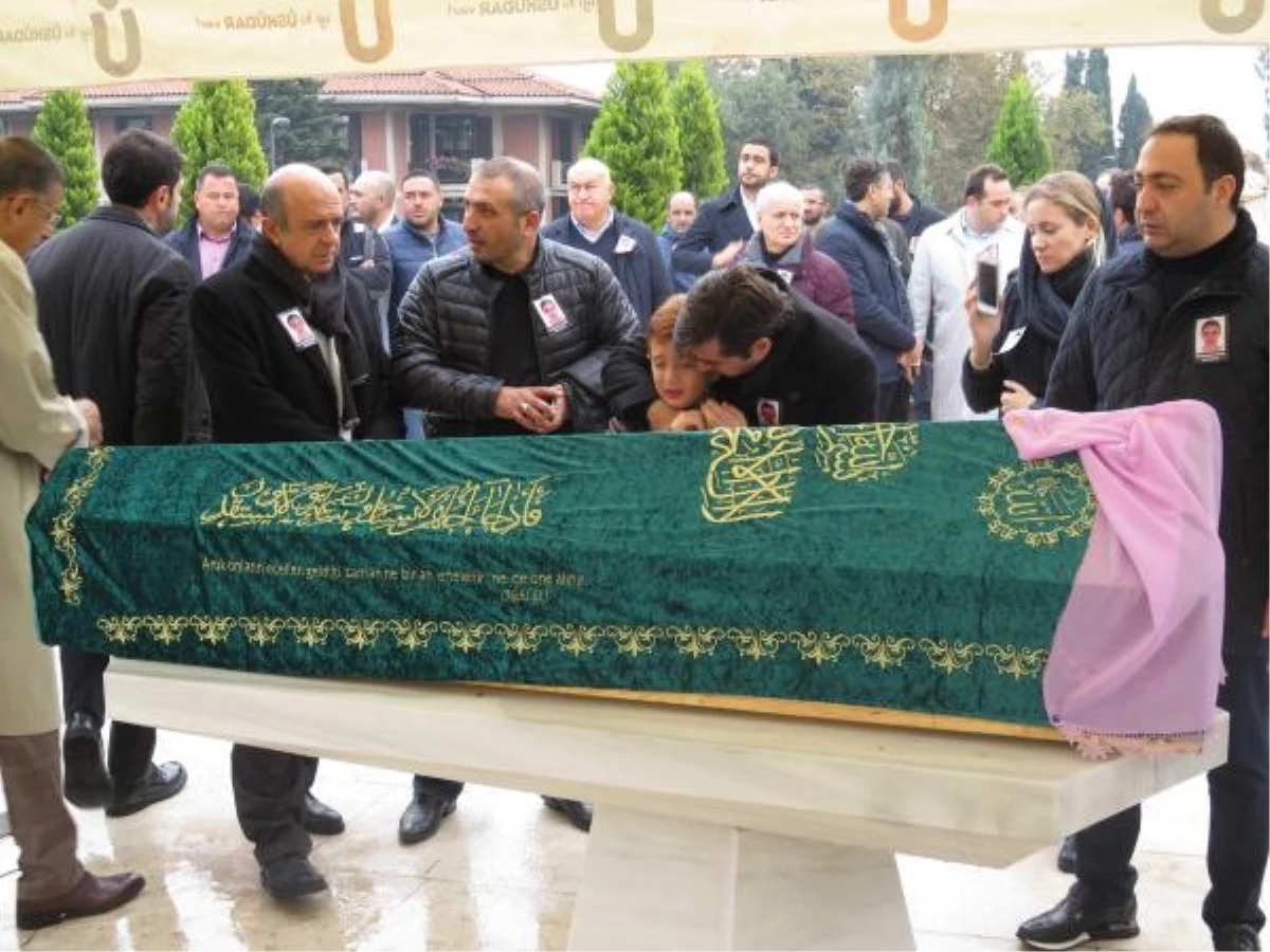 Ünlü İsimler, Mehmet Ağar\'ın Gelininin Cenazesine Akın Etti