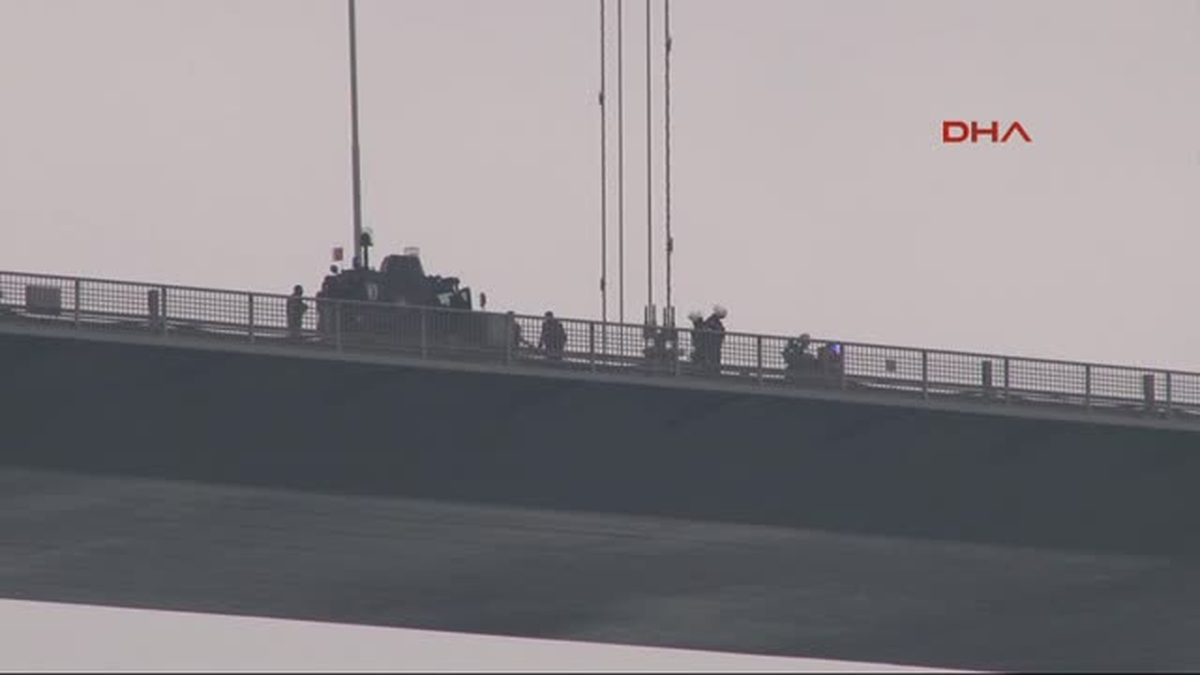 15 Temmuz Şehitler Köprüsünde Tabancalı Intihar Girişimi