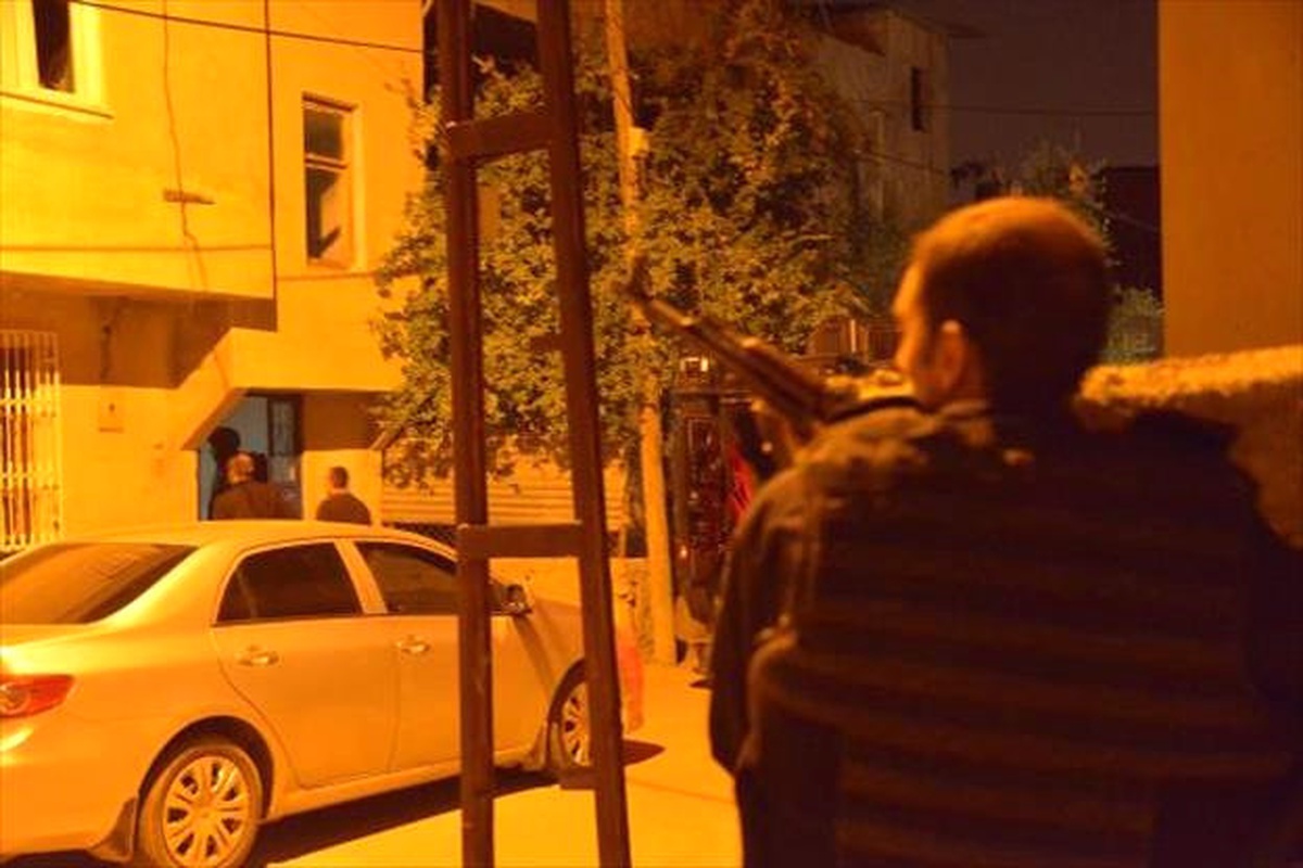 Adana\'da PKK Operasyonu: 2\'si Kadın 16 Gözaltı