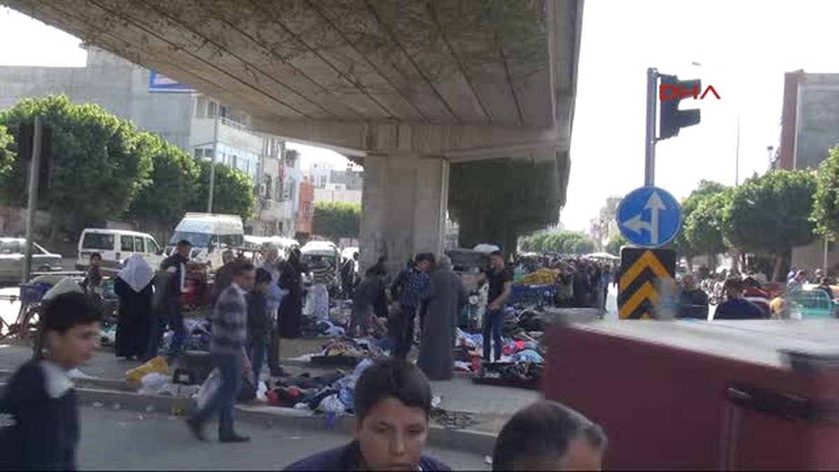 Adana Zabıtanın Müdahale Ettiği Işportacıların Malları Yağmalandı