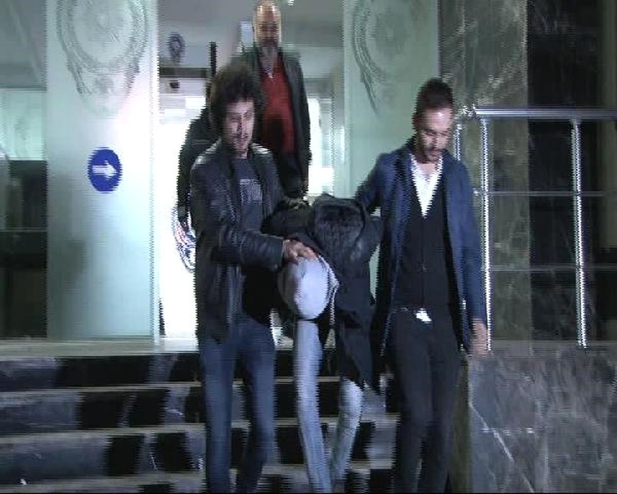 Atatürk Havalimanı\'nda Silah Sesleri(Geniş Haber)