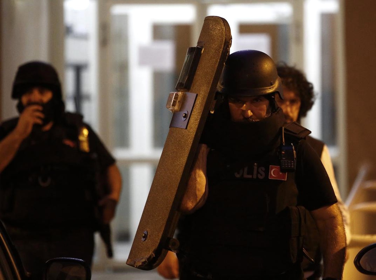 Atatürk Havalimanı Şüphelisinin Evinde Polis Arama Yaptı