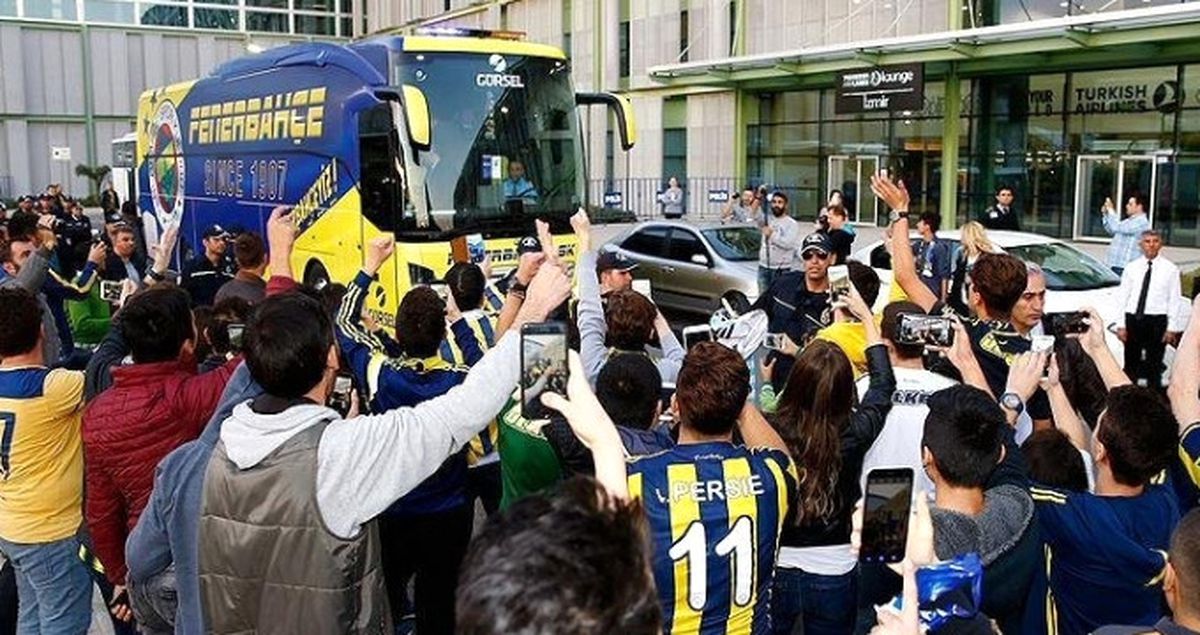 Başkanlığa Adaylığını Koyan Ali Koç'a, Taraftarlar Tezahürat Yaptı