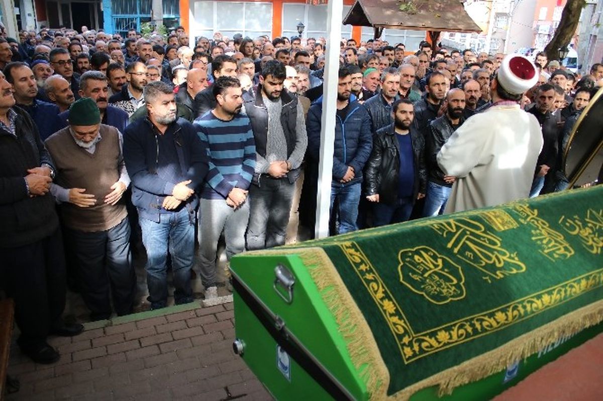 Bursa\'da 6 Kurşunla Vurularak Öldürülen Adam Defnedildi