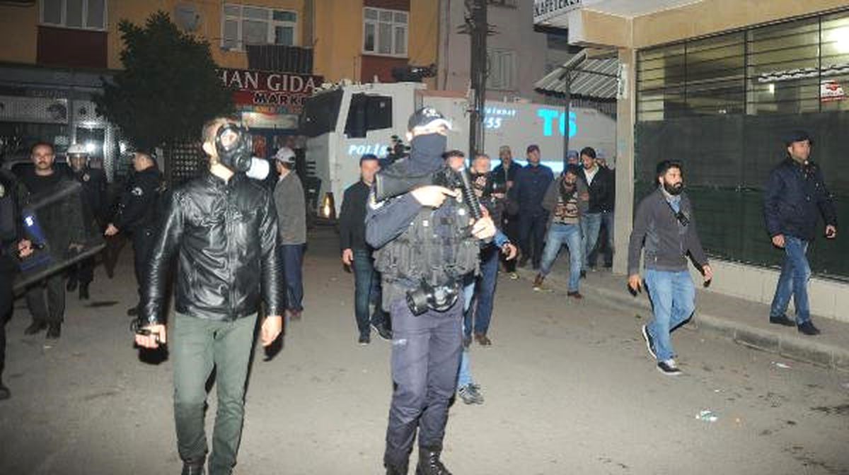 Bursa\'da Hdp\'nin İzinsiz Gösterisine Polis Müdahalesi