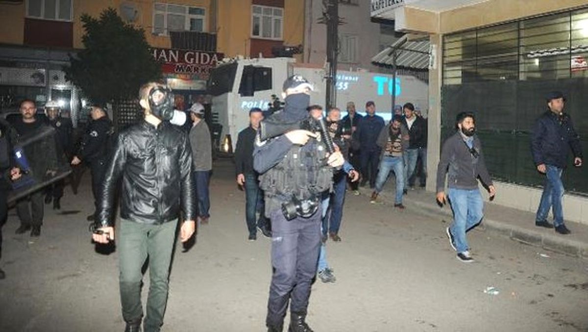 Bursa\'da Hdp\'nin İzinsiz Gösterisine Polis Müdahalesi