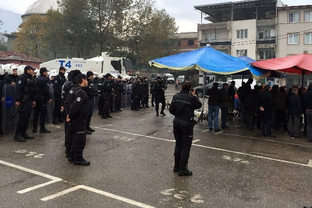 Bursa\'da İzinsiz Gösteri Yapan Hdp\'li Gruba Müdahale