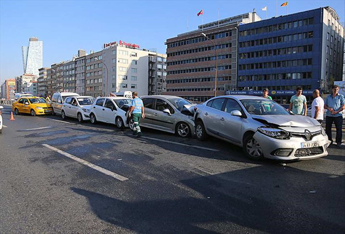 Çin\'de Zincirleme Trafik Kazası: 9 Ölü, 43 Yaralı