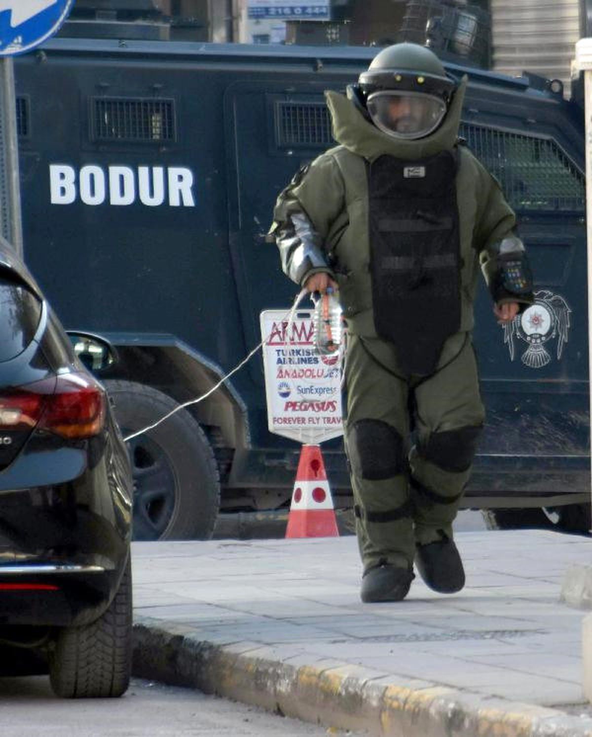 Çöp Sepetindeki Kablolar Polisi Alarma Geçirdi