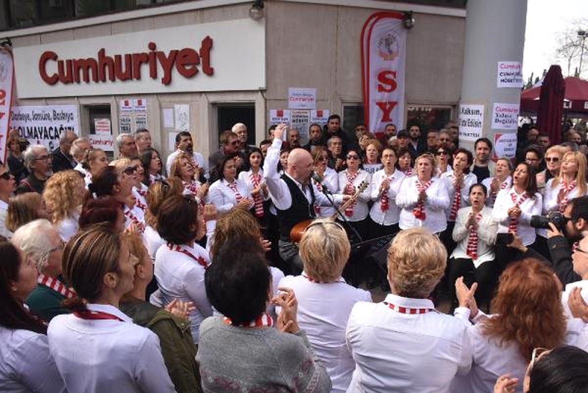 Cumhuriyet Gazetesi\'ne Destek Nöbeti