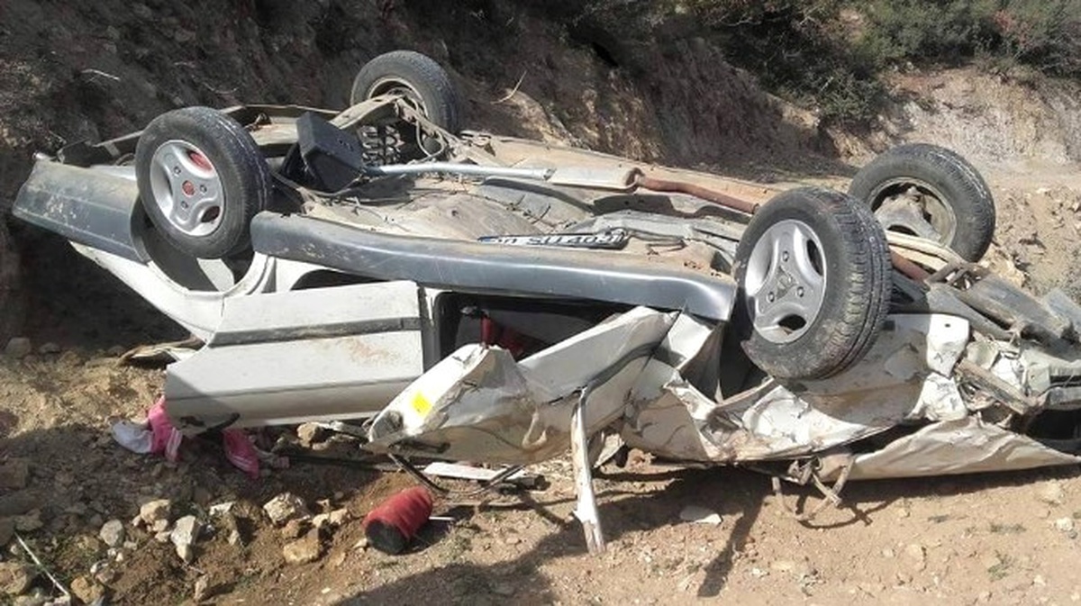 Denizli\'de Otomobil Uçurumdan Yuvarlandı: 1 Ölü, 3 Yaralı