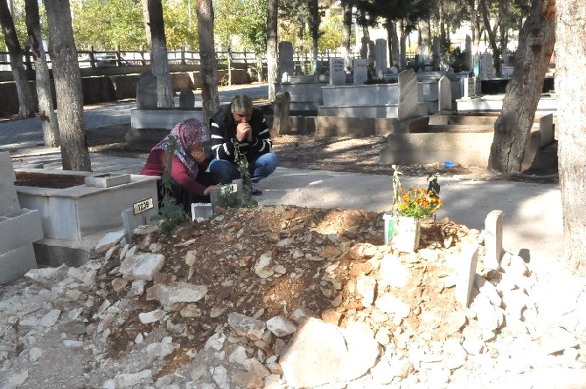 Doğmadan Ölen İkizler, Annesi ile Aynı Mezara Defnedildi