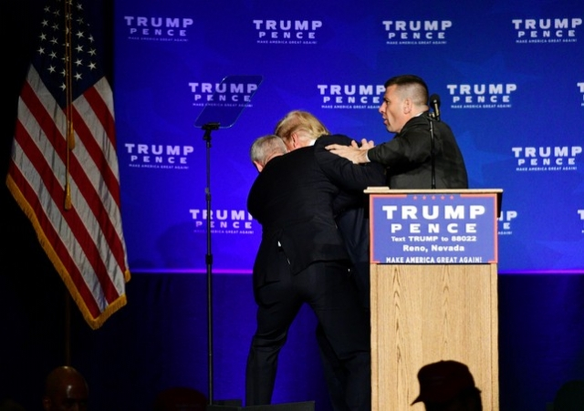 Donald Trump, Gizli Servis Tarafından Kürsüden Uzaklaştırıldı