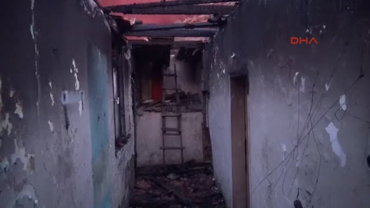 Edirne Elektriği Kesik Olan Evinde Mumdan Çıkan Yangında Öldü