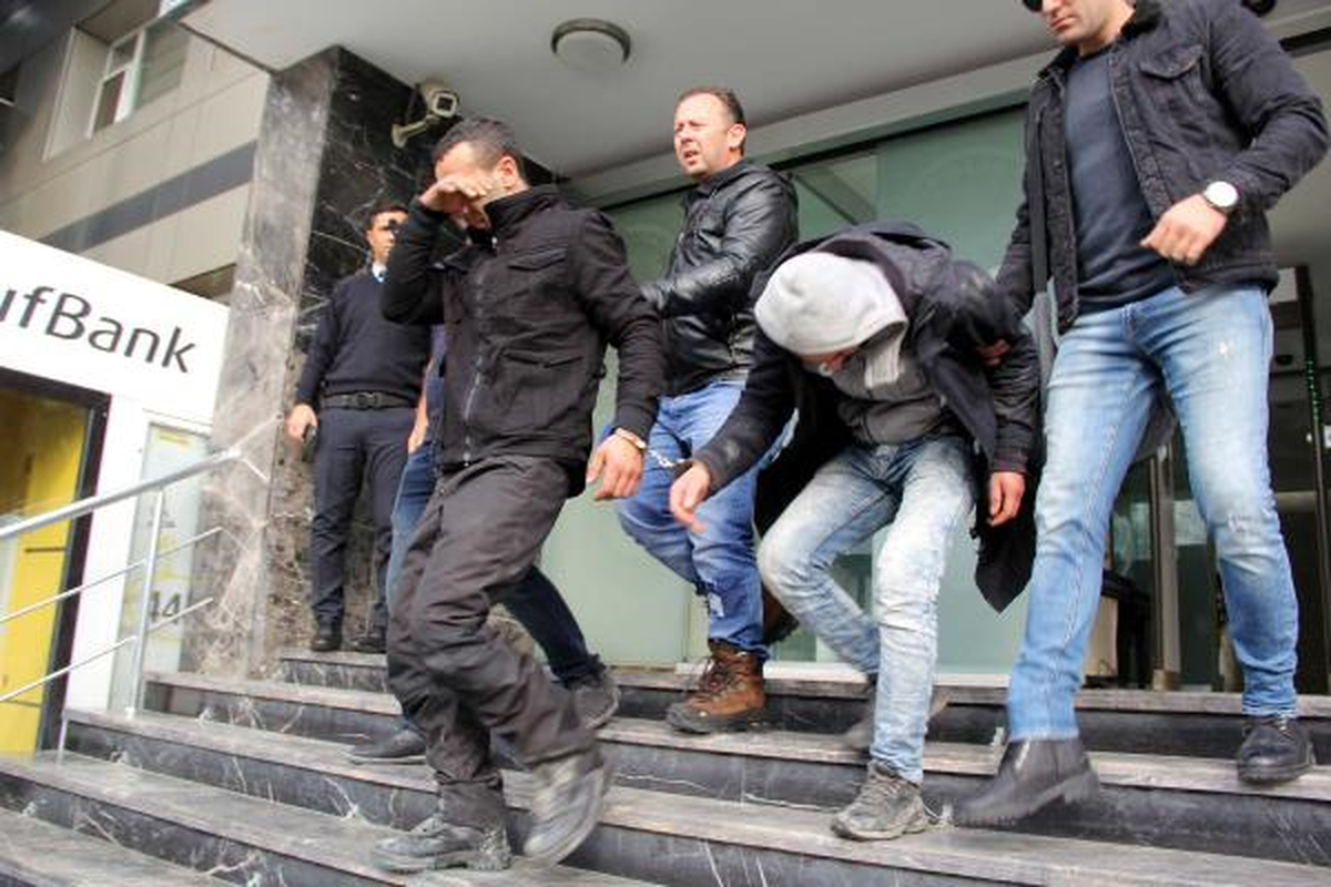 Havalimanında Gözaltına Alınan Şüpheliler 'Biz Bir Şey Yapmadık' Dediler