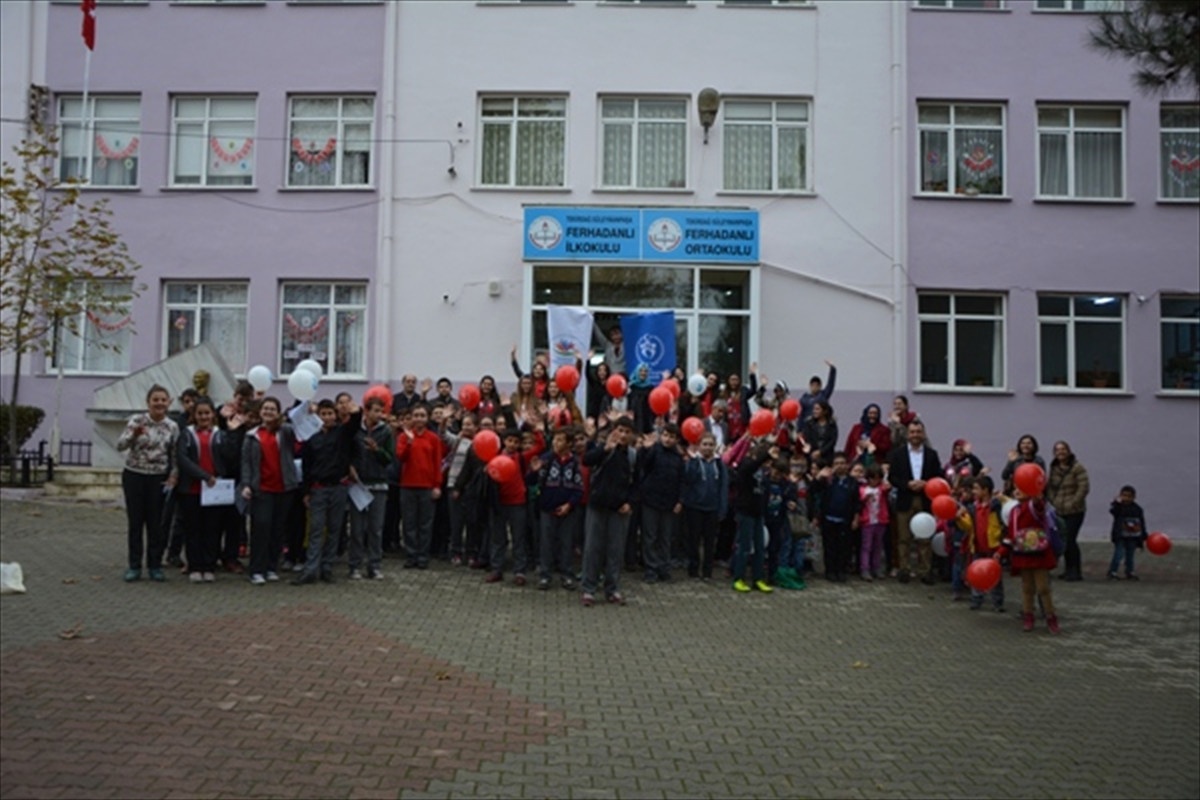Gönüllü Gençler Köy Çocuklarını Sevindirdi