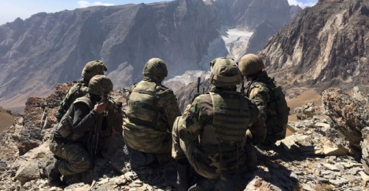 Hakkari\'de 3 Terörist Etkisiz Hale Getirildi