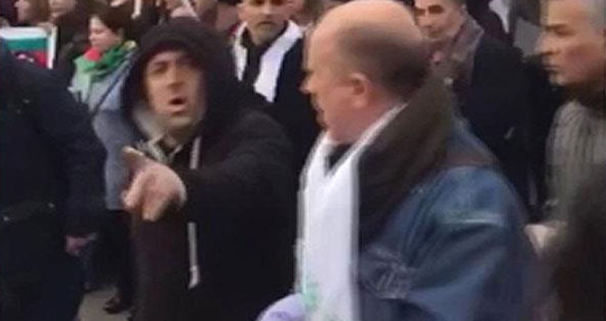 İngiltere'de Skandal! PKK'lılar Türklere Saldırırken Polis Seyretti