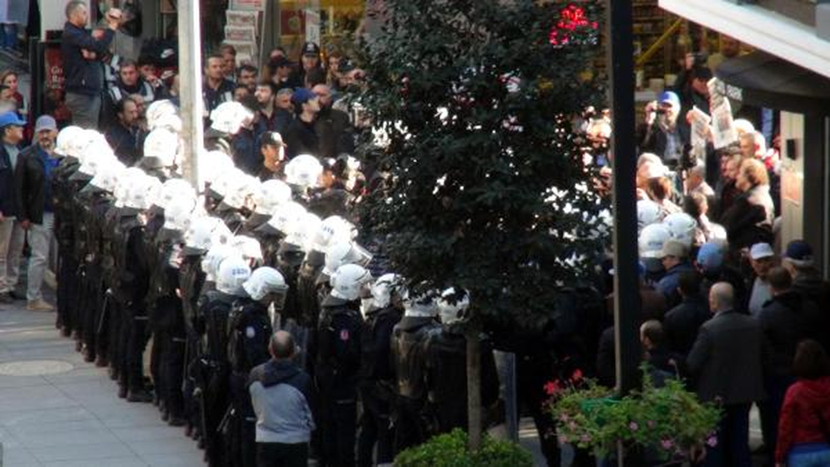 İzinsiz Açıklama Yapmak İsteyen Gruba Polis İzin Vermedi