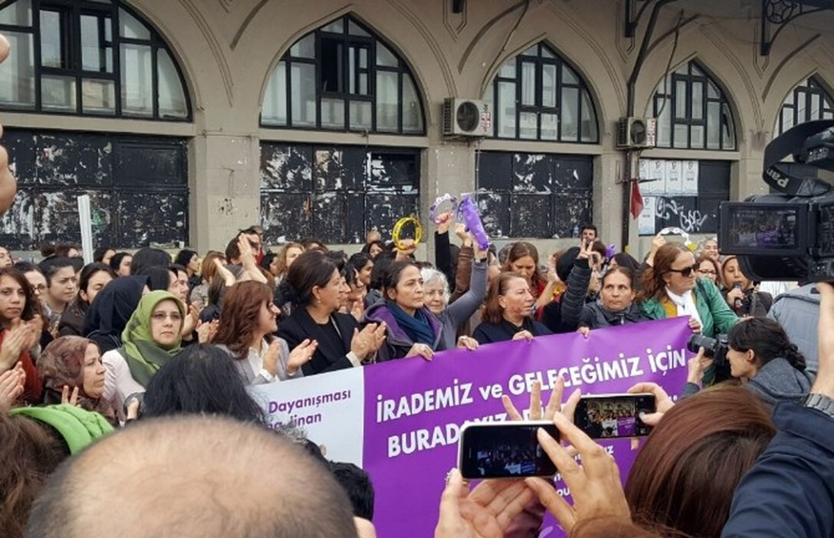 Kadıköy\'de Hdp\'li Gruba Müdahale