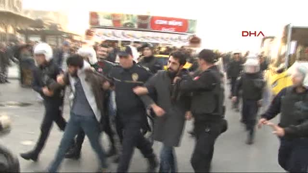 Kadıköy\'de Hdp\'li Vekillerin Tutuklanması Protesto Edildi...
