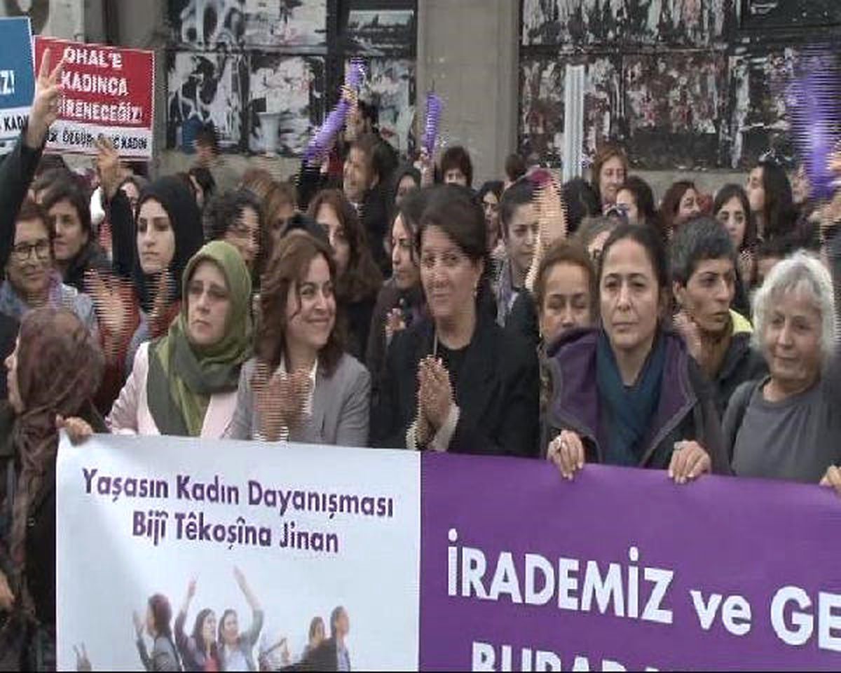 Kadıköy\'de Hdp\'li Vekillerin Tutuklanması Protesto Edildi