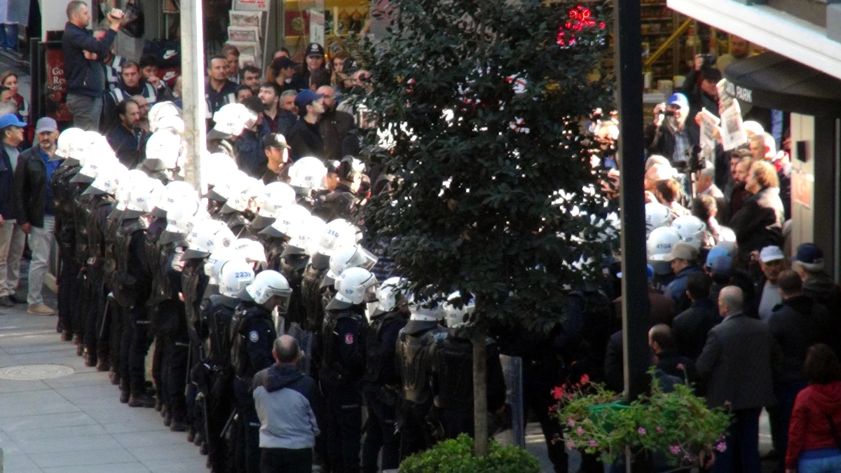 Kadıköy\'de Hdp\'li Vekillerin Tutuklanması Protesto Edildi... (2)