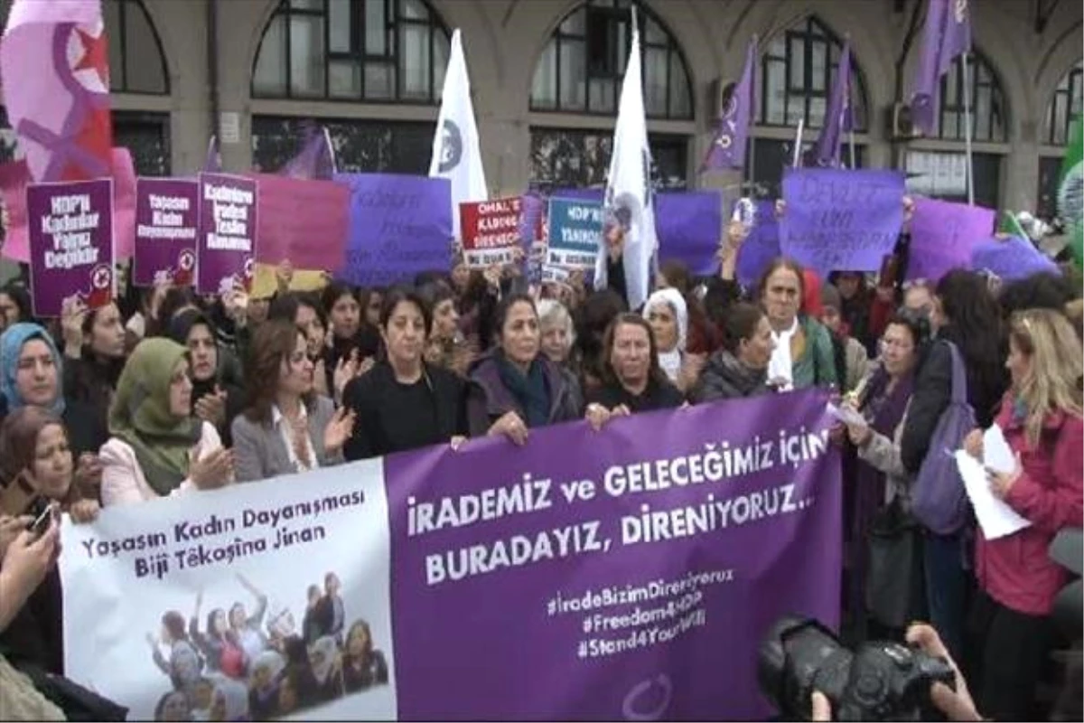 Kadıköy\'de Hdp\'li Vekillerin Tutuklanması Protesto Edildi