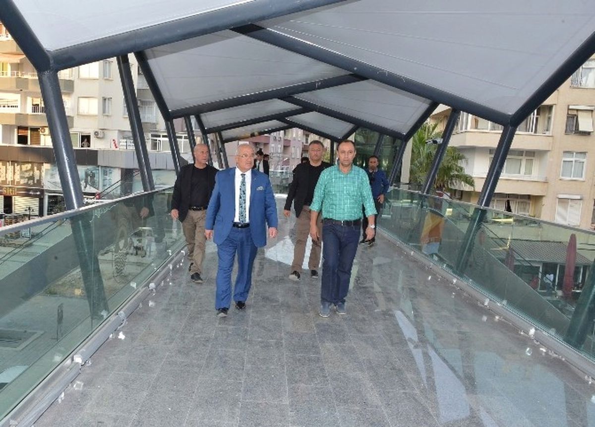 Mersin\'de Üst Geçitlere Yürüyen Merdiven