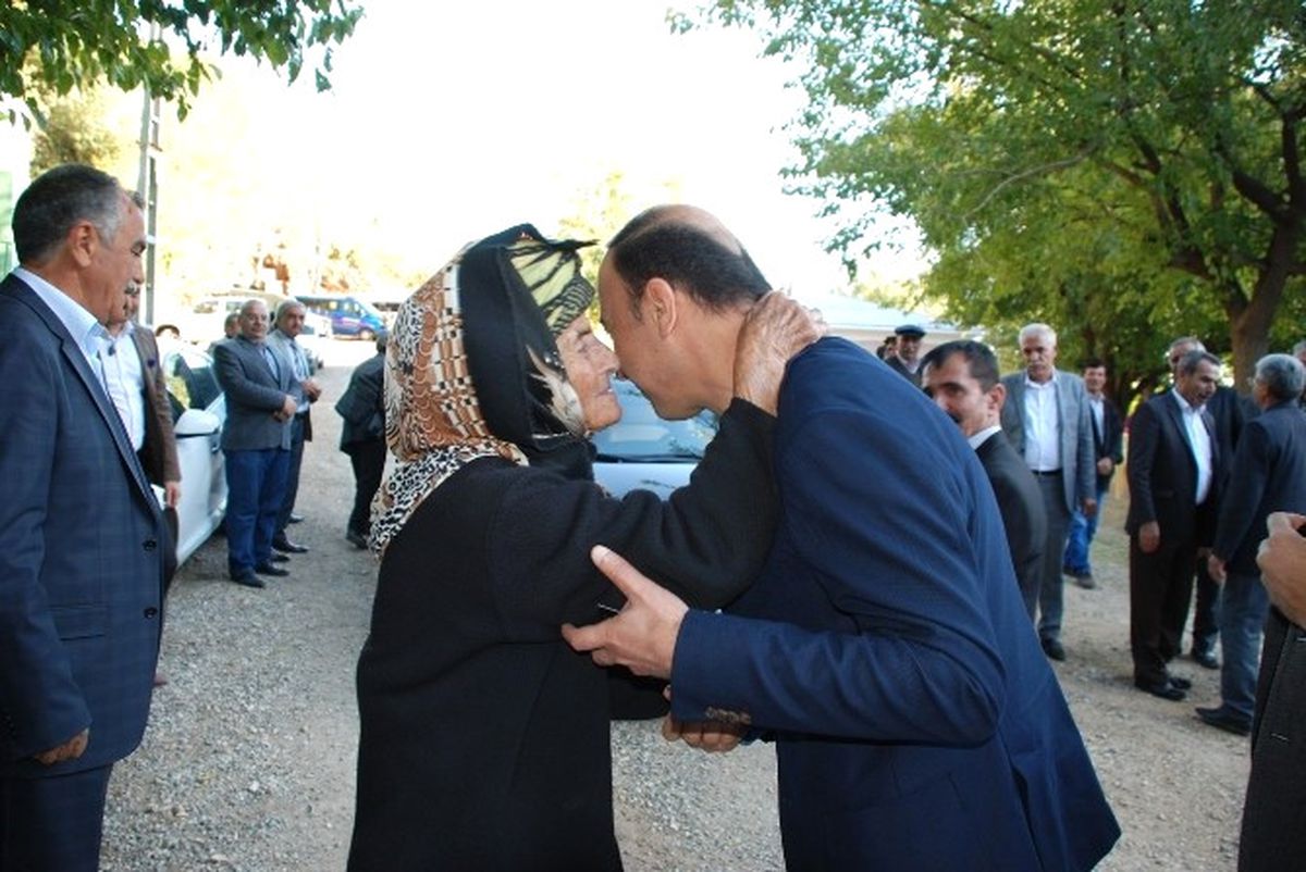 Oluklu Köyünde Vali Erin\'e Coşkulu Karşılama