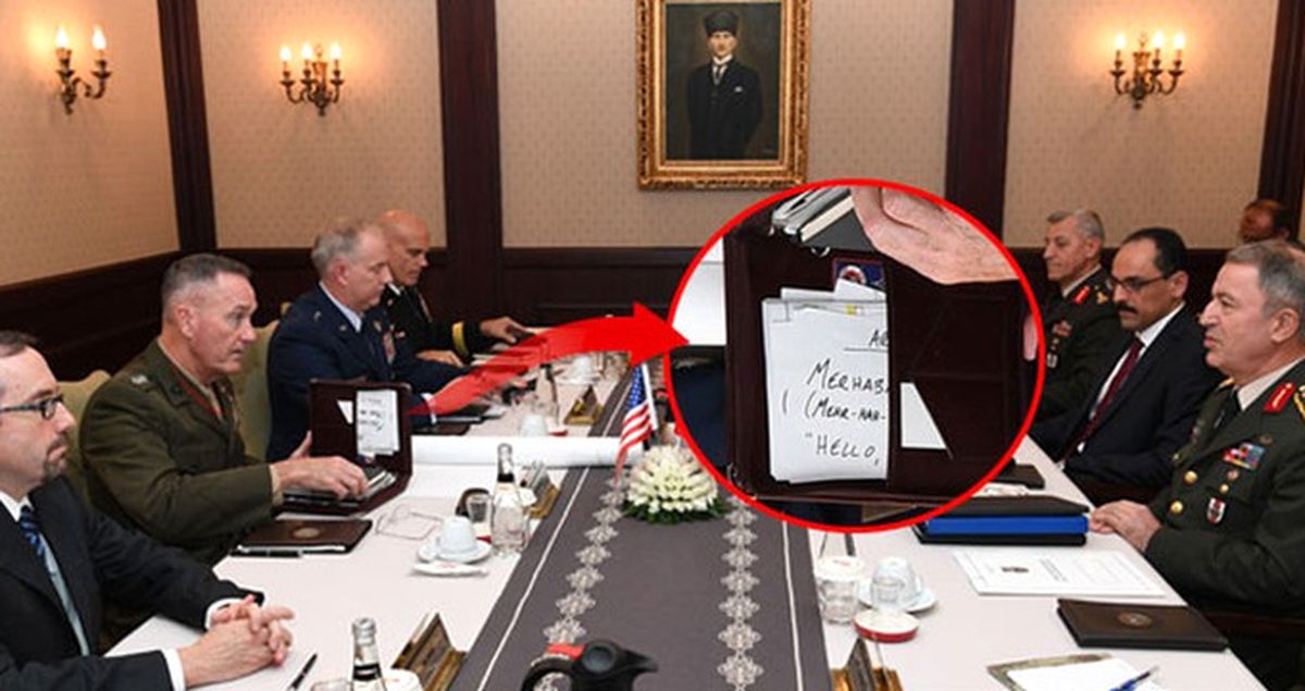 Org. Akar ile Dunford Görüşmesinde Dikkat Çeken Kare! Heceleme Kameraya Takıldı