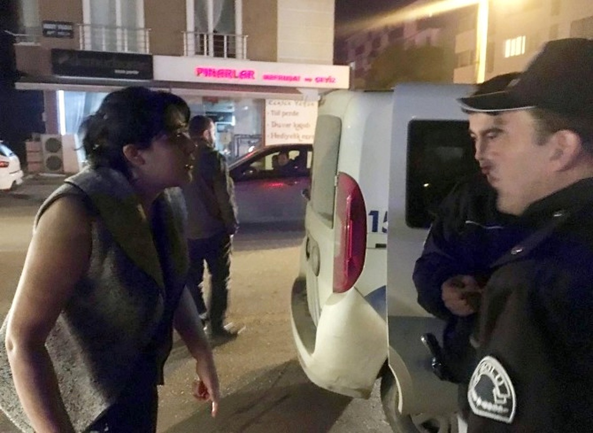 Polisten Kavgaya Müdahale Eden Kadına: "Karı Kocanın Arasındaki Mevzuya Sen Niye Karışıyorsun"