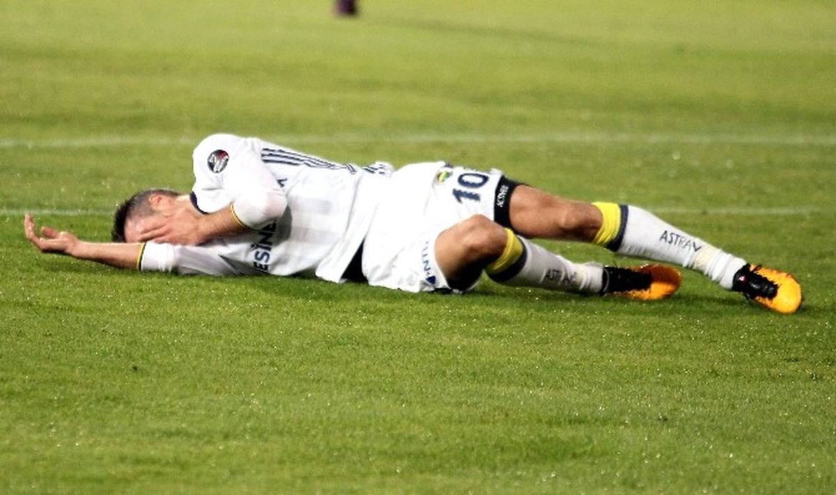 Robin Van Persie Hastaneye Kaldırıldı