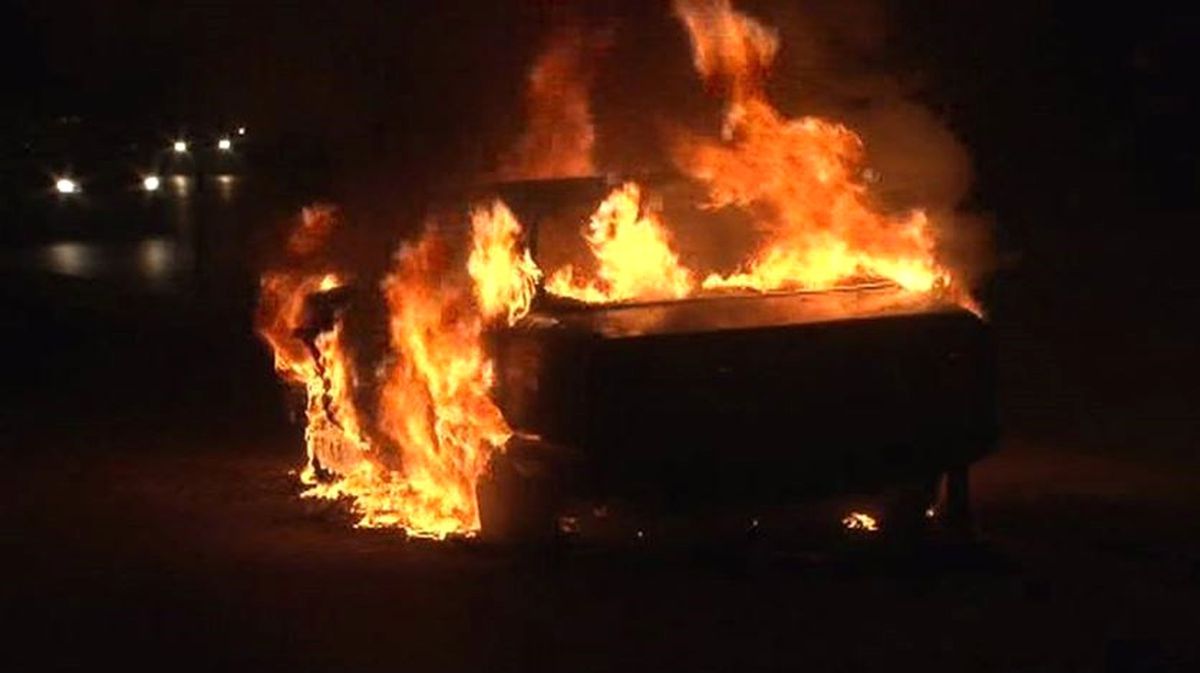 Şişli'de Bir Araç Kimliği Belirsiz Kişiler Tarafından Kundaklandı!