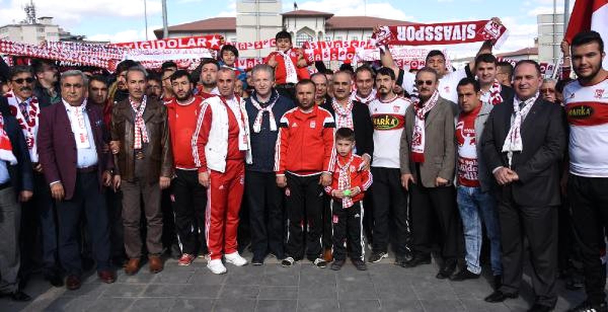 Sivasspor\'a Validen Yürüyüşlü Destek