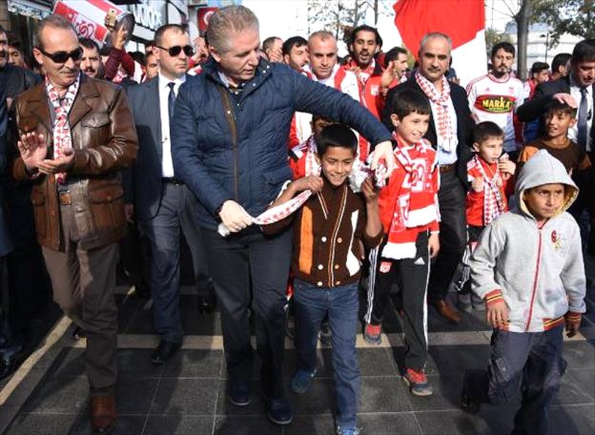 Sivasspor\'a Validen Yürüyüşlü Destek